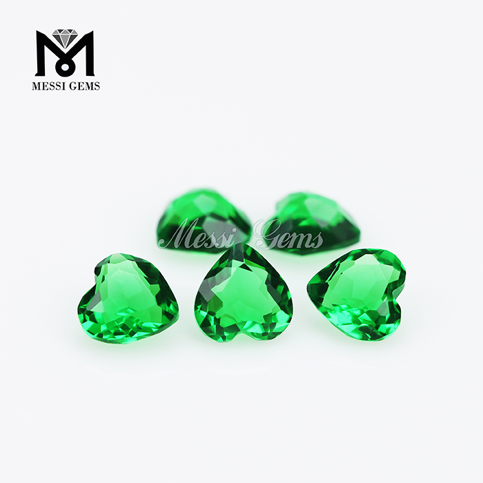 6 * 6 Herzform Großhandel smaragdgrüner Glasstein