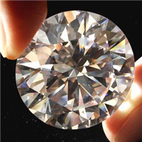 Gängige Methode zur Unterscheidung von Moissanit und natürlichem Diamant