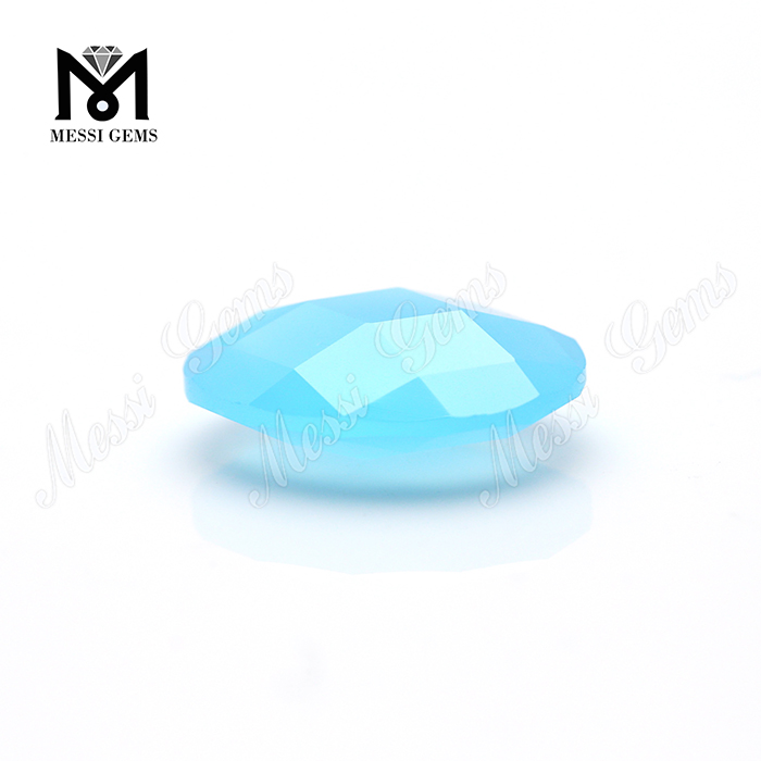 opalblaue, kissenförmige Dekorationssteine ​​aus Glas