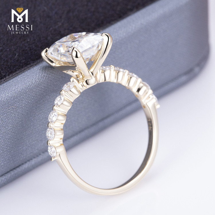 Moissanit-Ring mit Goldband