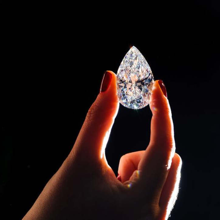 Was ist der Unterschied zwischen Moissaniten, Diamanten, CZ und anderen Edelsteinen?