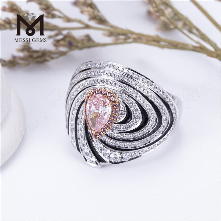 Der Reiz eines birnenförmigen Diamantrings mit 2 Karat rosafarbenem, im Labor gezüchtetem Diamanten