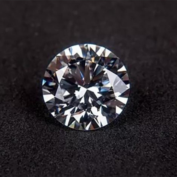 25 % der Jungvermählten in den USA entscheiden sich dafür, Labordiamanten als Verlobungsringe zu kaufen