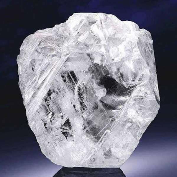 Was ist mehr wert, ein runder Moissanit-Diamant oder ein speziell geformter Moissanit?